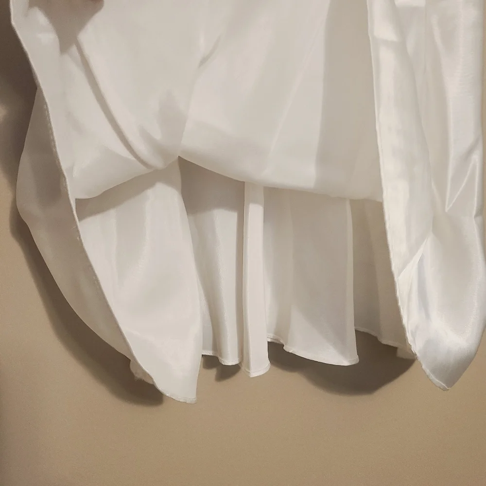 Victoria's Secret | Women's White Strappy Lace Chemise Gown (Size Medium)